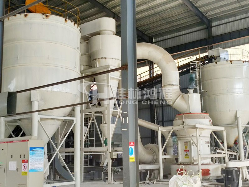 白灰輥磨機HC1700時產10噸客戶現場 白灰輥磨機HC1700時產10噸客戶現場