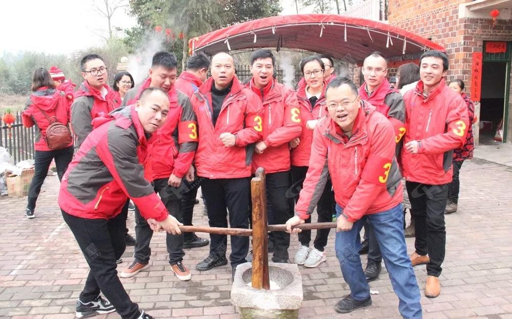 祝賀磨粉機廠家桂林鴻程第四屆戶外拓展圓滿結束 祝賀磨粉機廠家桂林鴻程第四屆戶外拓展圓滿結束