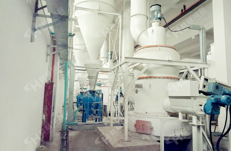 100目方解石粉新型方解石磨粉機(jī)HCQ1500改進(jìn)型磨粉機(jī)客戶(hù)現(xiàn)場(chǎng) 100目方解石粉新型方解石磨粉機(jī)HCQ改進(jìn)型磨粉機(jī)客戶(hù)現(xiàn)場(chǎng)