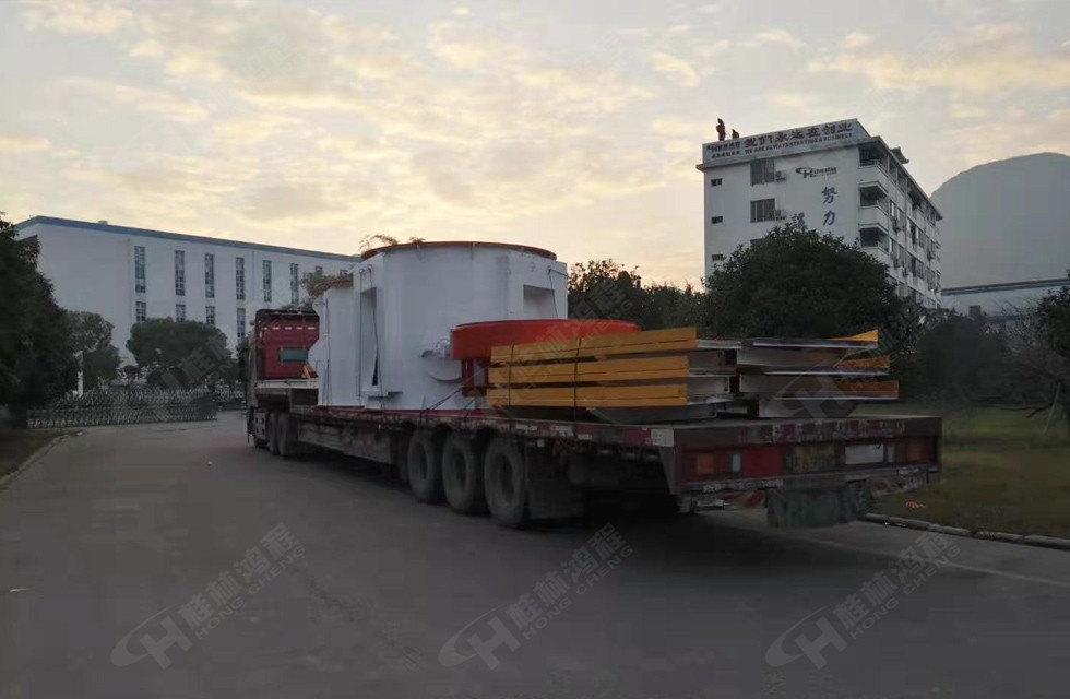 HLMX1700超細(xì)立磨車隊(duì)駛出桂林鴻程大門 踏上為客戶創(chuàng)造價(jià)值的征程 HLMX1700超細(xì)立磨車隊(duì)駛出桂林鴻程大門 踏上為客戶創(chuàng)造價(jià)值的征程